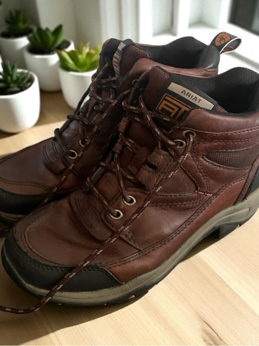 Ariat women’s  Brown Leather Lace-Up Hiking Boots